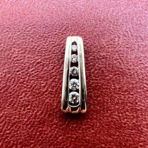 14k Yellow Gold Line Tag Pendant with 5 Round Brilliant Diamonds (.10 cts)